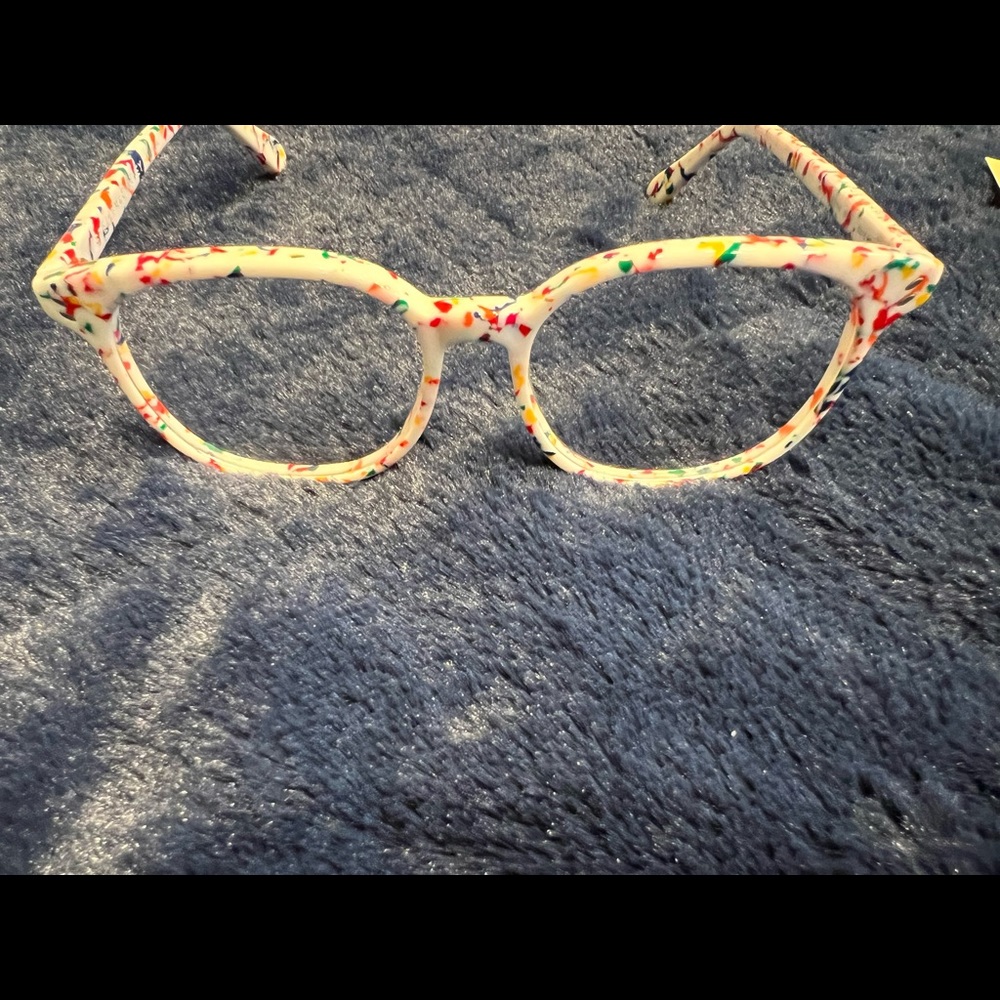 Eyeglass frame